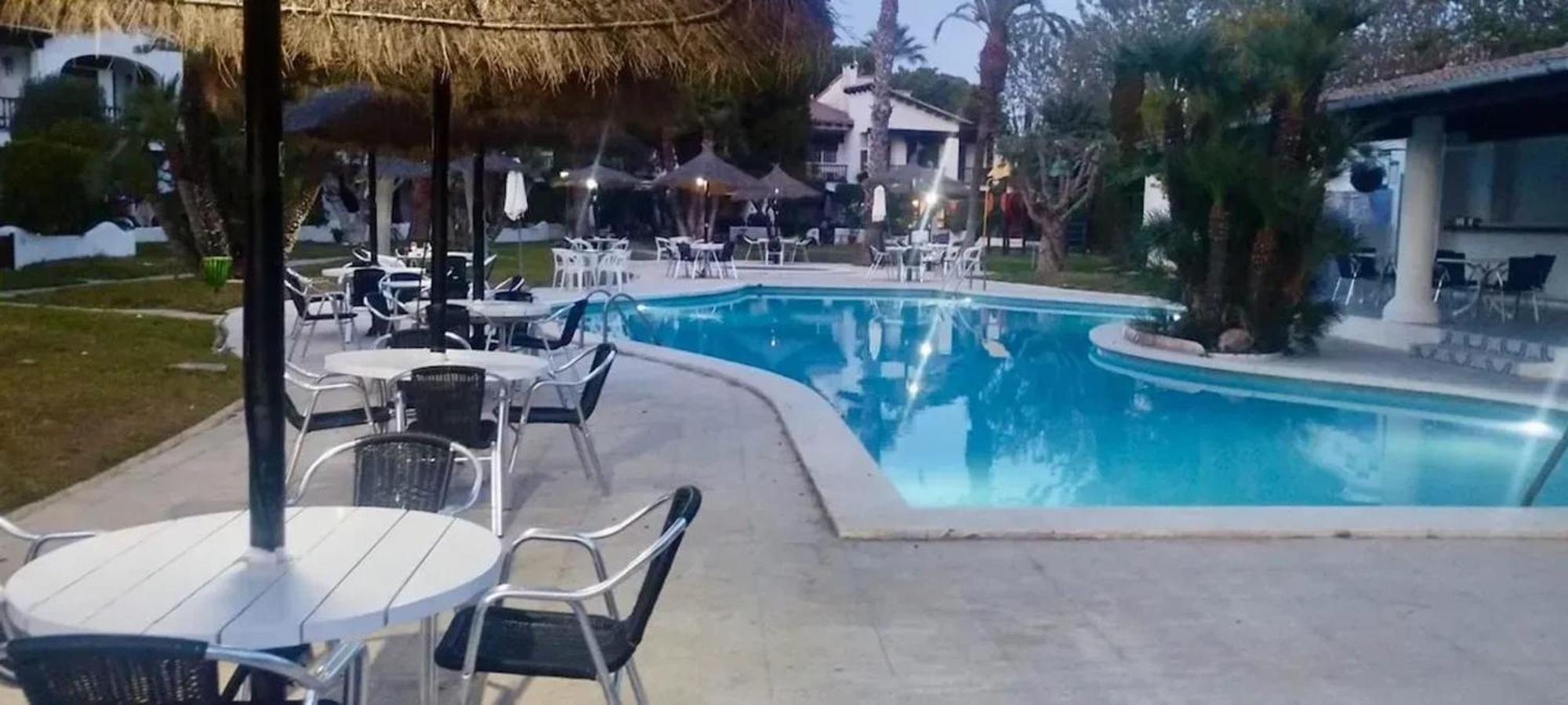 Spacious House In With Shared Pool